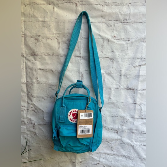 Kanken Sling Shoulder Bag -
Fiallraven Deep Turquoise gently used - Picture 4 of 15
